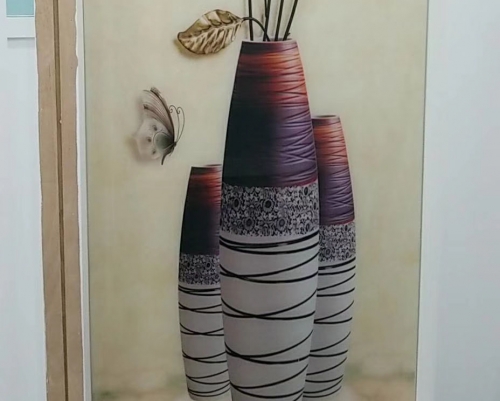 背景夾花瓶畫